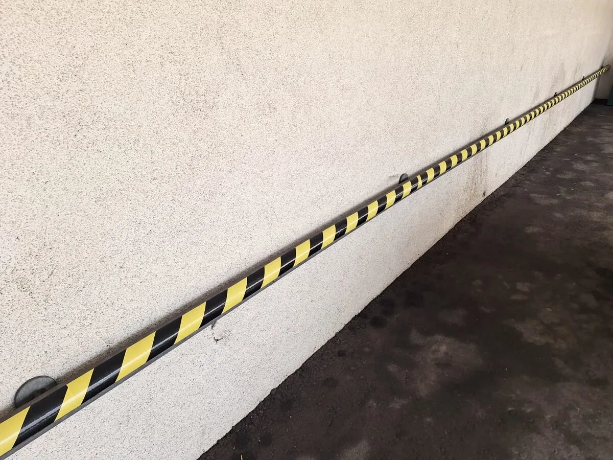 Gereinigte Außenfläche mit Hochdruckreiniger